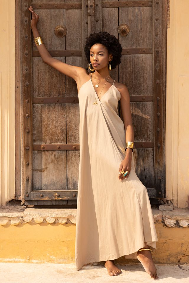 Juno Halterneck Maxi Jurk - Beige